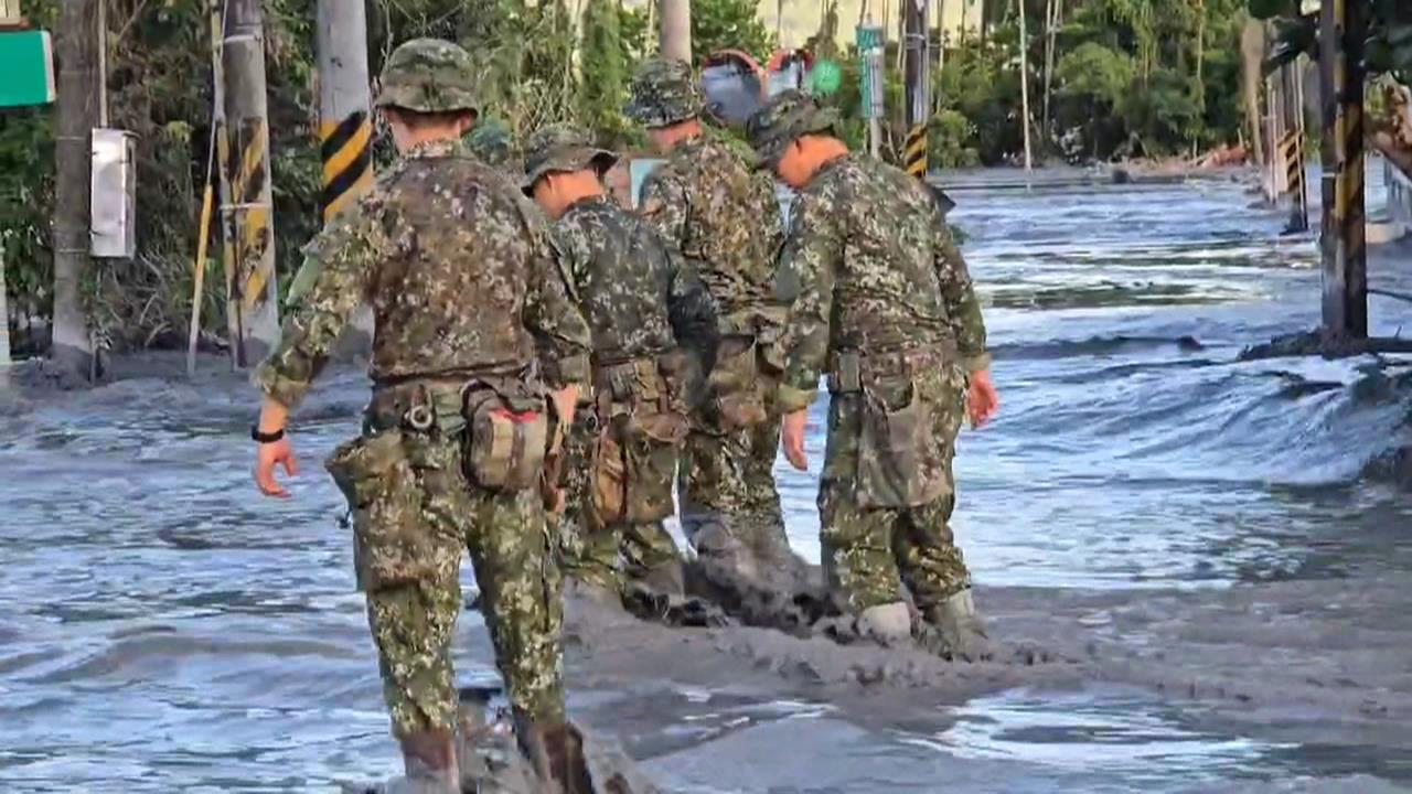 救出近百歲老翁！佛祖街救難困難　民眾見母緊抱神明桌死去