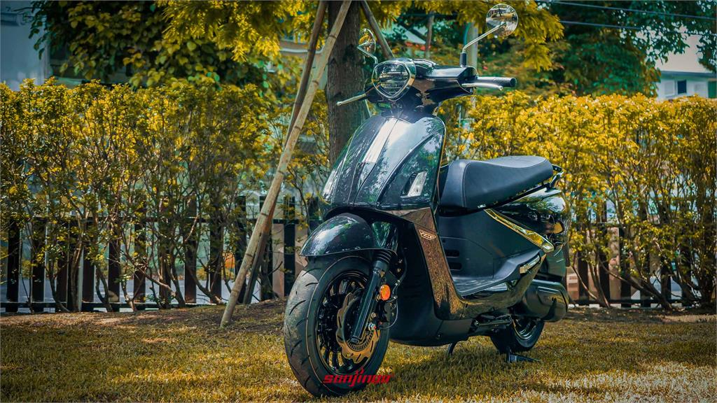 2025 SYM Fiddle DX 158試駕：為歐風旗艦速克達重新定義