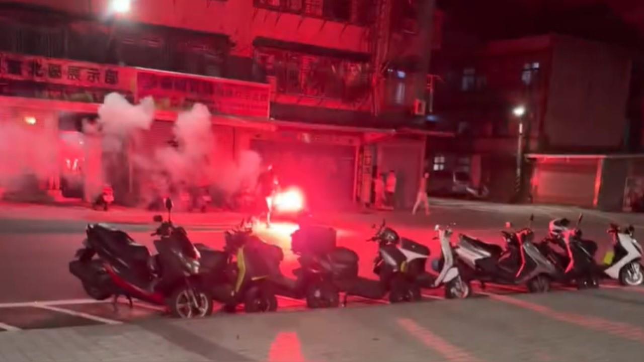 快新聞／這麼生氣？新北板橋暗夜鬥毆「點信號彈助威」　3人移送法辦