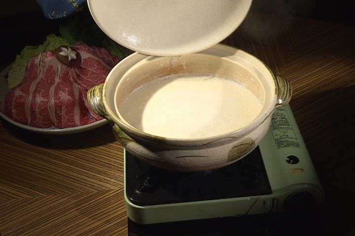 白菜甜味釋放 豆漿火鍋冬天超暖胃
