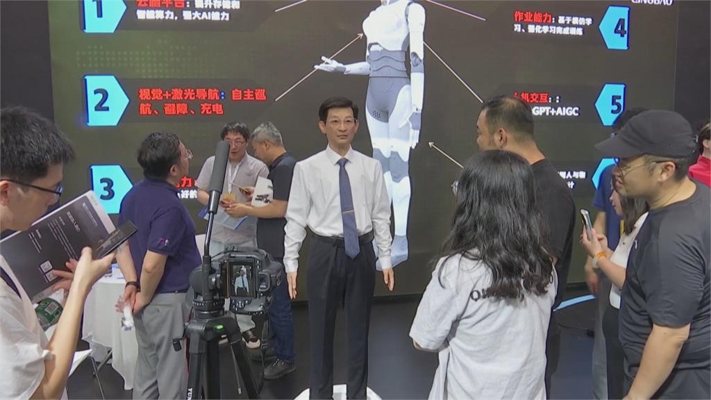 世界機器人大會登場　機器人披「矽膠皮膚」超逼真民眾搶拍