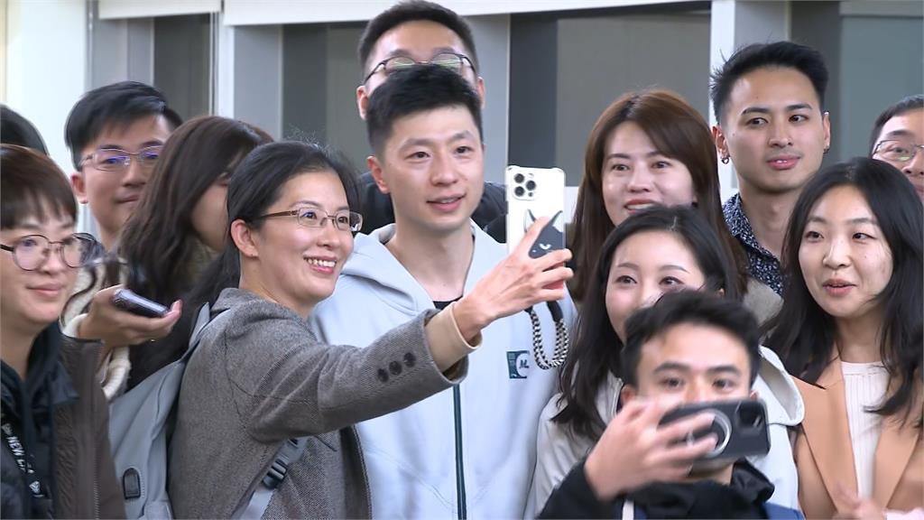 馬龍與文大學生切磋球技　蕭旭岑稱「兩岸乒乓」挨轟自降國格