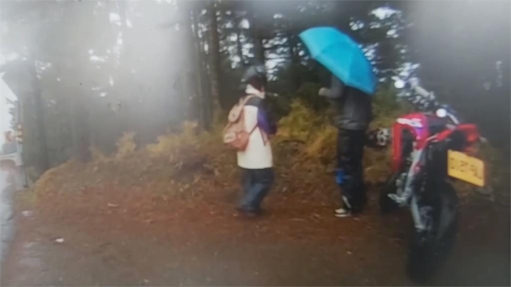 騎重機上合歡山遇下雨失溫　母子幸運獲救