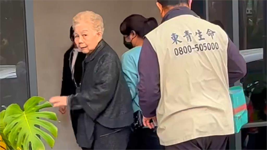 快新聞／慟失老伴！柯媽一早憔悴現身靈堂　李國璋：高虹安也會來拈香
