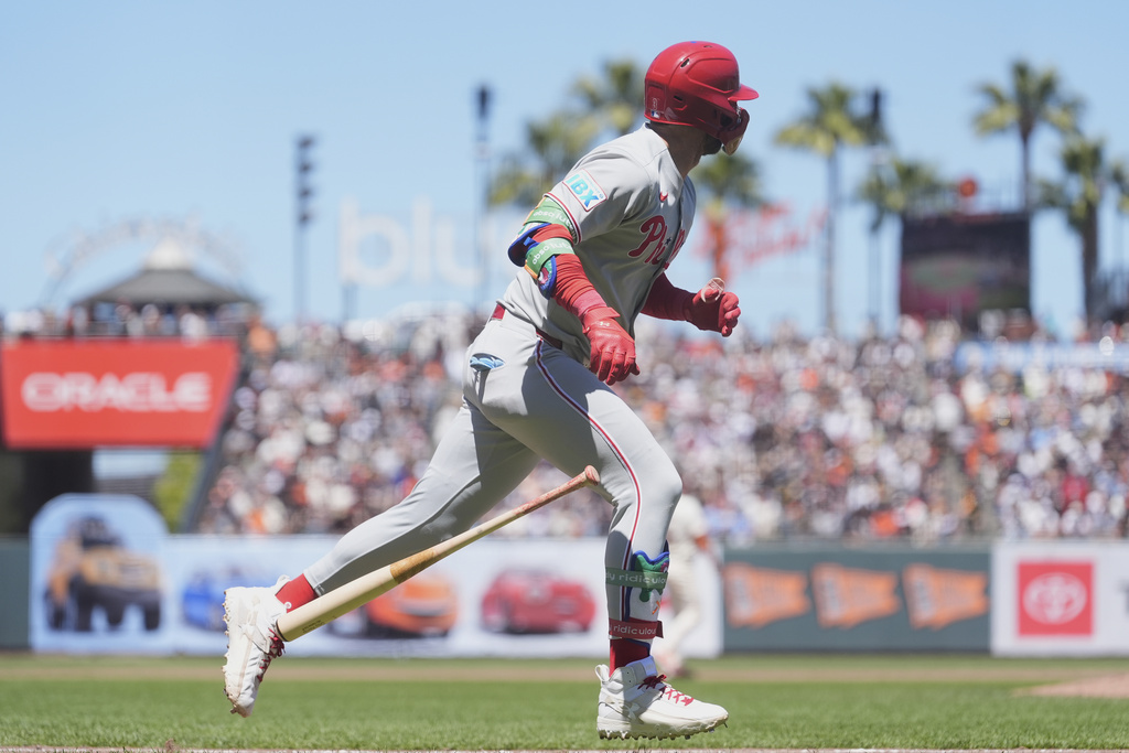 MLB(影)/震撼巨人球場一吐怨氣! 費城人巨砲單場4支長打創生涯紀錄
