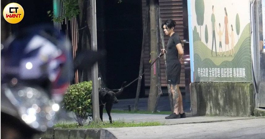 與毛同行1／KIRE凱爾遛狗遇突發狀況　愛犬挨罵反應超逗趣
