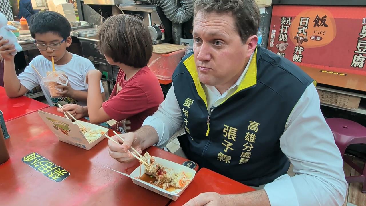 離台前最後一吃!AIT分處長張子霖 任期屆滿前再逛瑞豐夜市
