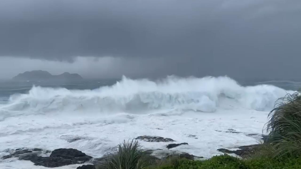 快新聞／白浪滔滔！樺加沙蘭嶼掀起大浪　宜蘭三星蔥農亟盼「久旱逢甘霖」