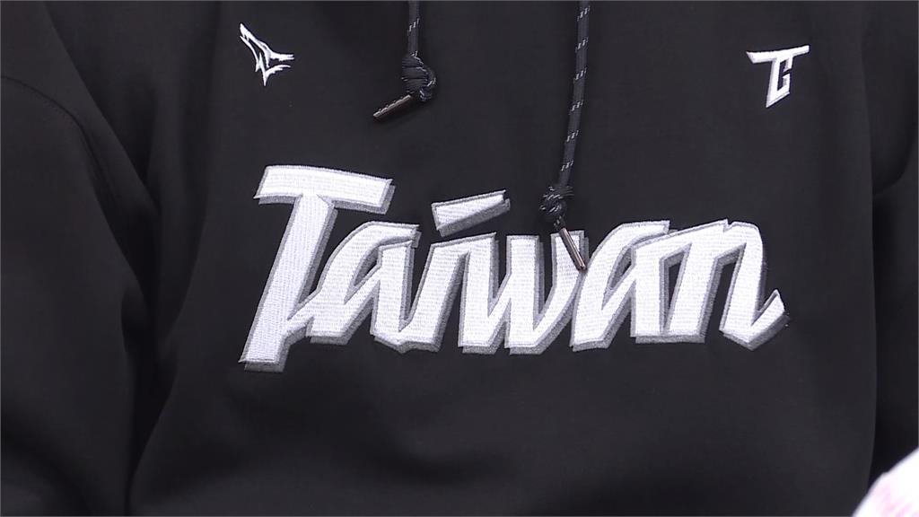 世界冠軍變帶貨王! 「Team Taiwan黑帽T」預購突破八千件