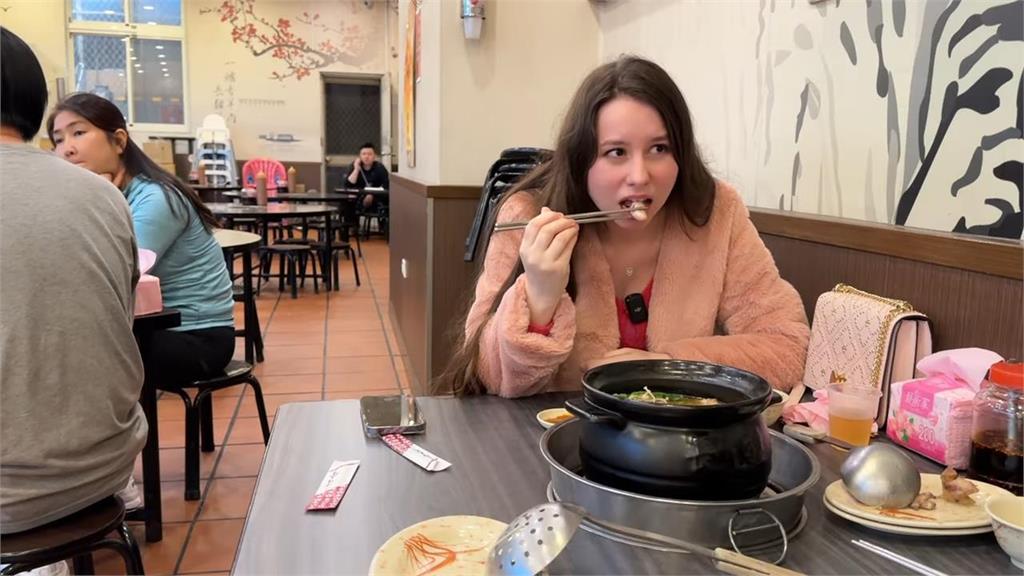 寶島奇特美食！台灣老公哄「吃了才年輕」　土耳其妞崩喊：我寧願看起來老