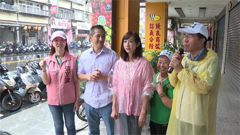 去年痛罵徐巧芯一戰成名！　民主阿嬤投票前現身陪同掃街