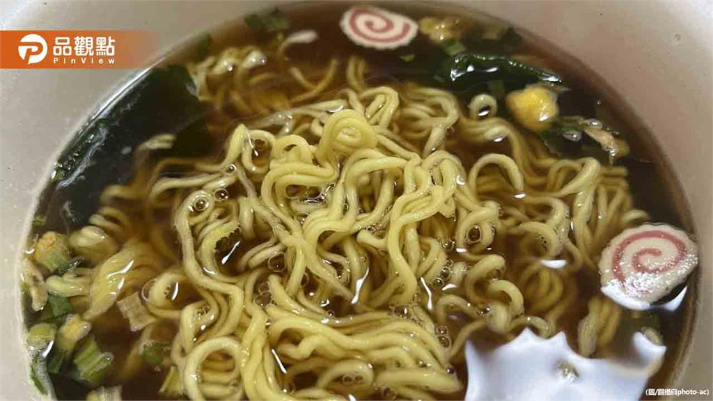 泡麵2種顏色調味粉「最毒」!專家:乾燥菜包絕對不該吃