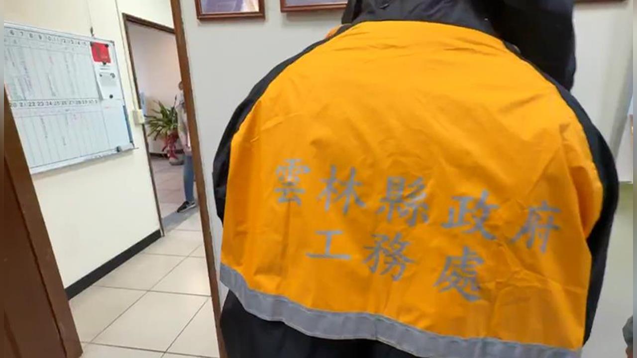 網購雨衣印雲林縣政府工務處　政風室一查「已停產12年」