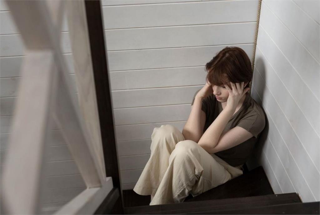 少女「只穿內褲」逃出求救！男網友假交往真性侵　母姊這一句成關鍵證據