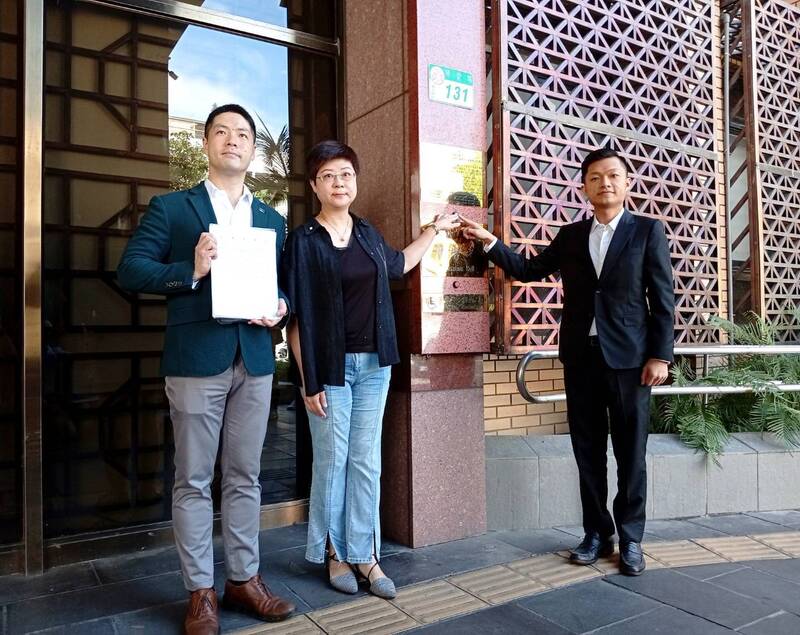 前助理控涉洩密國台辦！鄭正鈐稱「僅傳墨寶」　林志潔狠酸：書法大師？