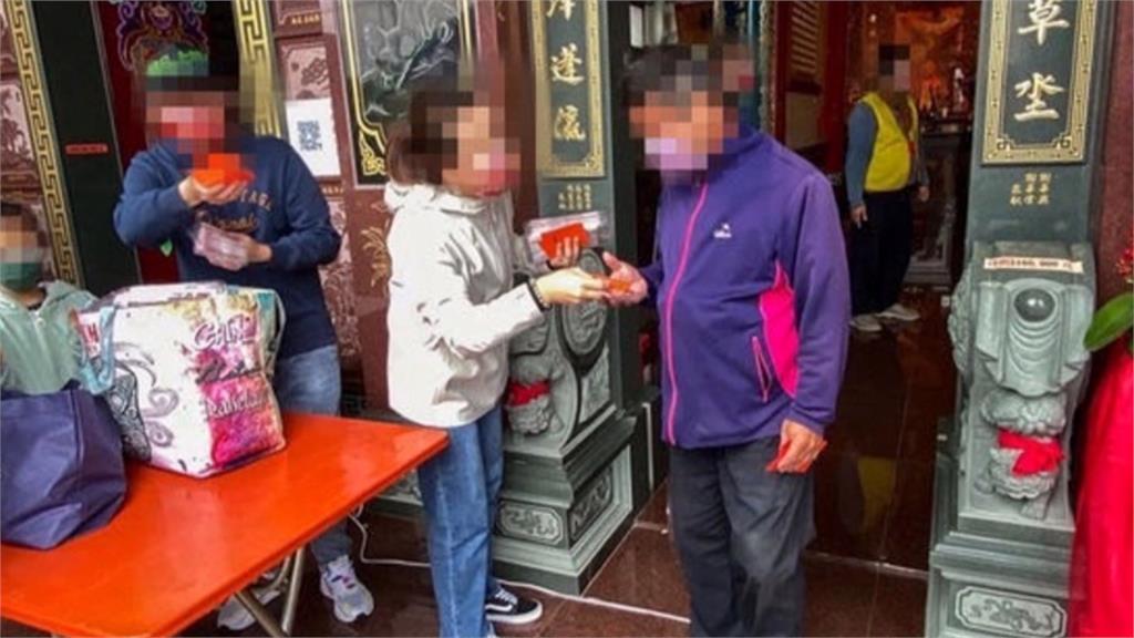 不甩防疫禁令?台南議員父女發紅包惹議