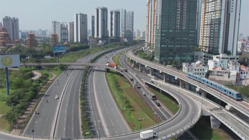 越南胡志明市首條地鐵開通　民眾搶搭頭班車