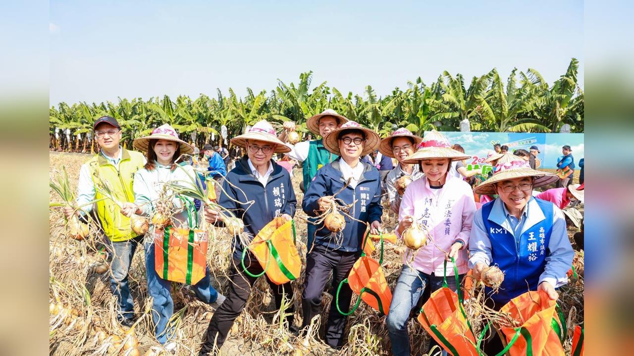 快新聞／林園洋蔥節熱鬧登場　陳其邁下田「ㄎㄠ蔥頭」邀民眾挺農民