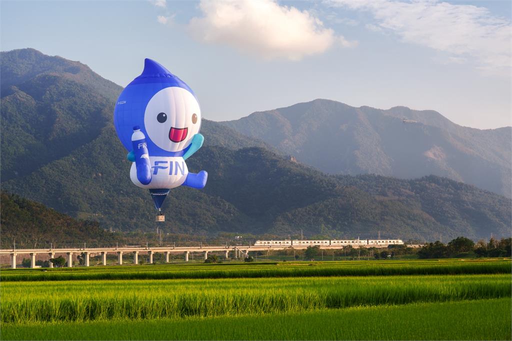 熱氣球新萌主!「FIN水寶」首度升空 可愛現身臺灣國際熱氣球嘉年華