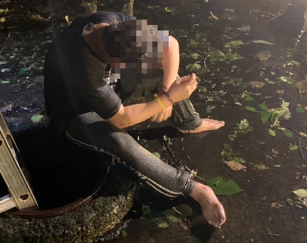 快新聞／為了躲避警方！通緝犯竟跳進化糞池　傻眼畫面曝光