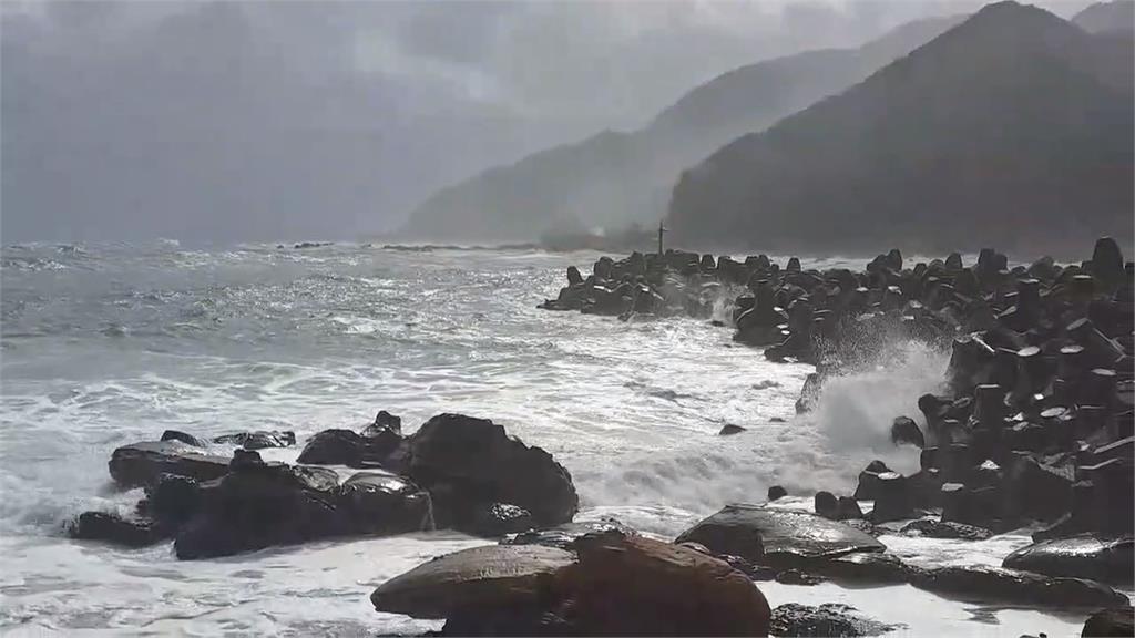 正值捕撈黃金蟹、大明蝦季節　基隆碰颱風又遇東北季風漁民大喊吃不消