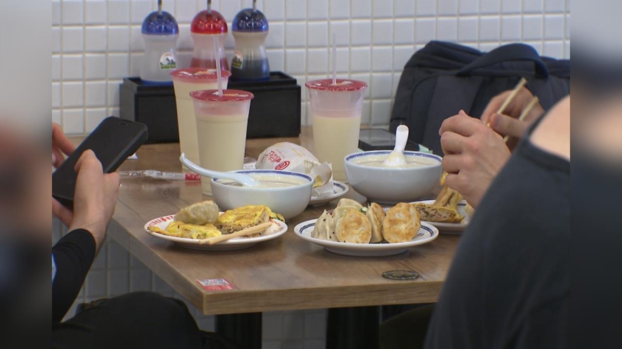 永和知名豆漿店爆食安問題！　托盤長蛆客崩潰