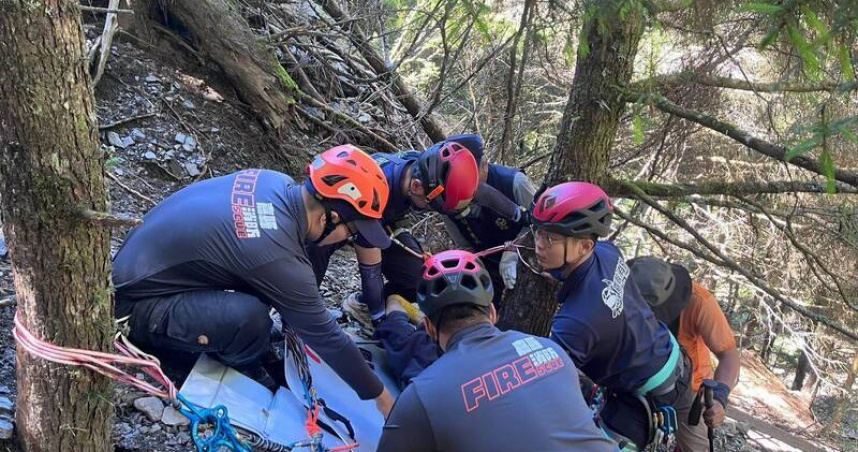 60歲山友登玉山步道失足墜50公尺邊坡　送醫搶救不治