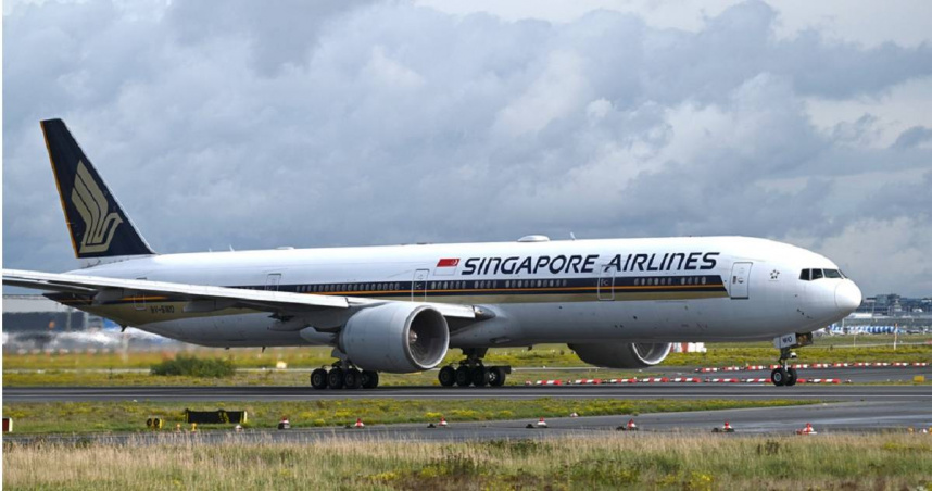 陸女錄取新加坡航空「入職一天就被炒」　上網喊冤：只是在貴賓區拿了幾瓶水！