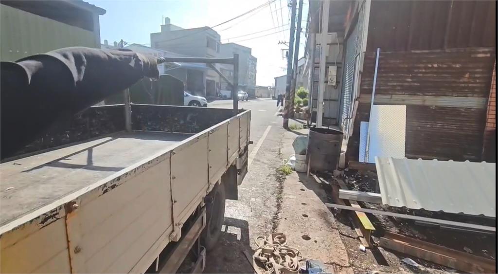 2竊嫌闖工地偷電纜被抓包　嫌一時惱怒竟「亮刀」作勢砍人