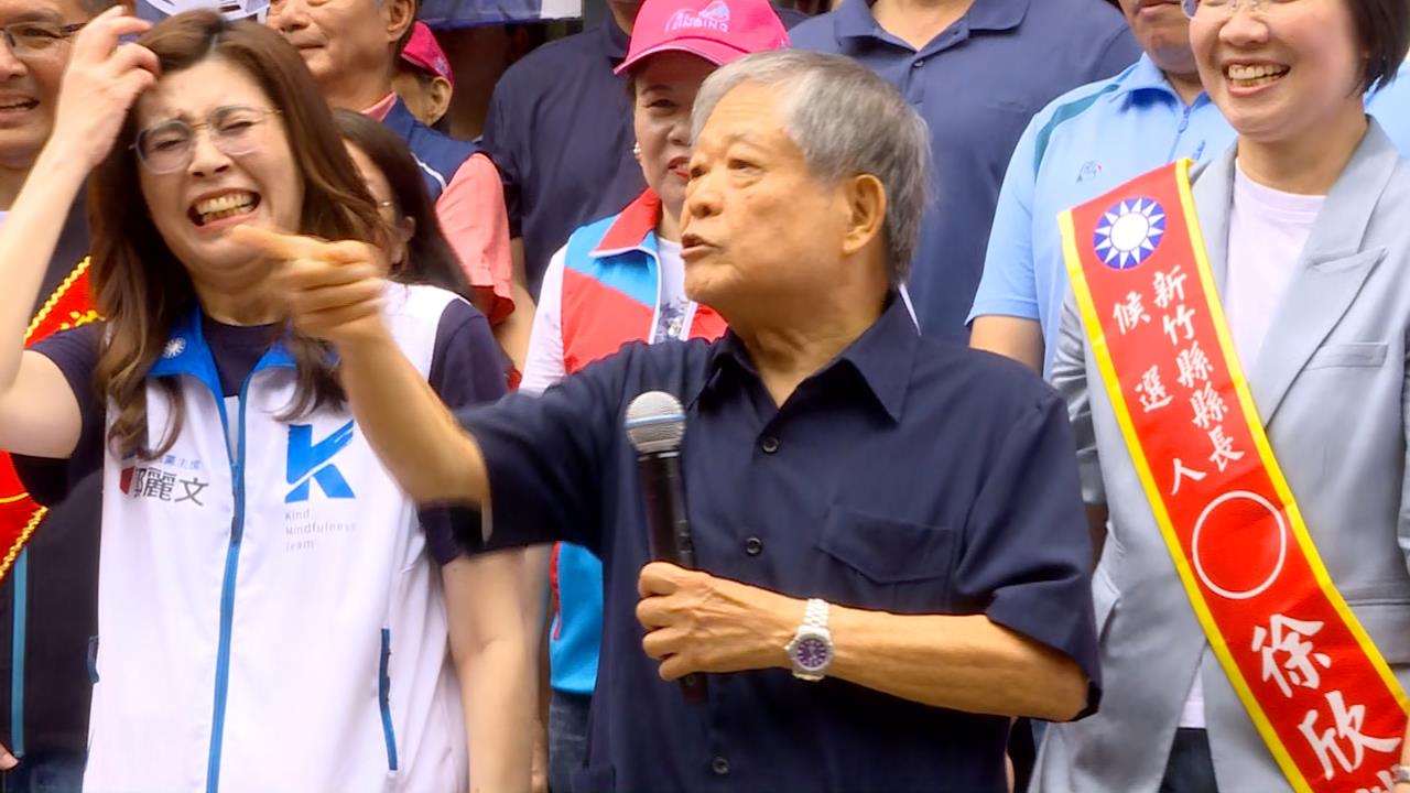 尷尬！鄭麗文陪徐欣瑩登記　前縣長罵：若敗選最大戰犯就是妳