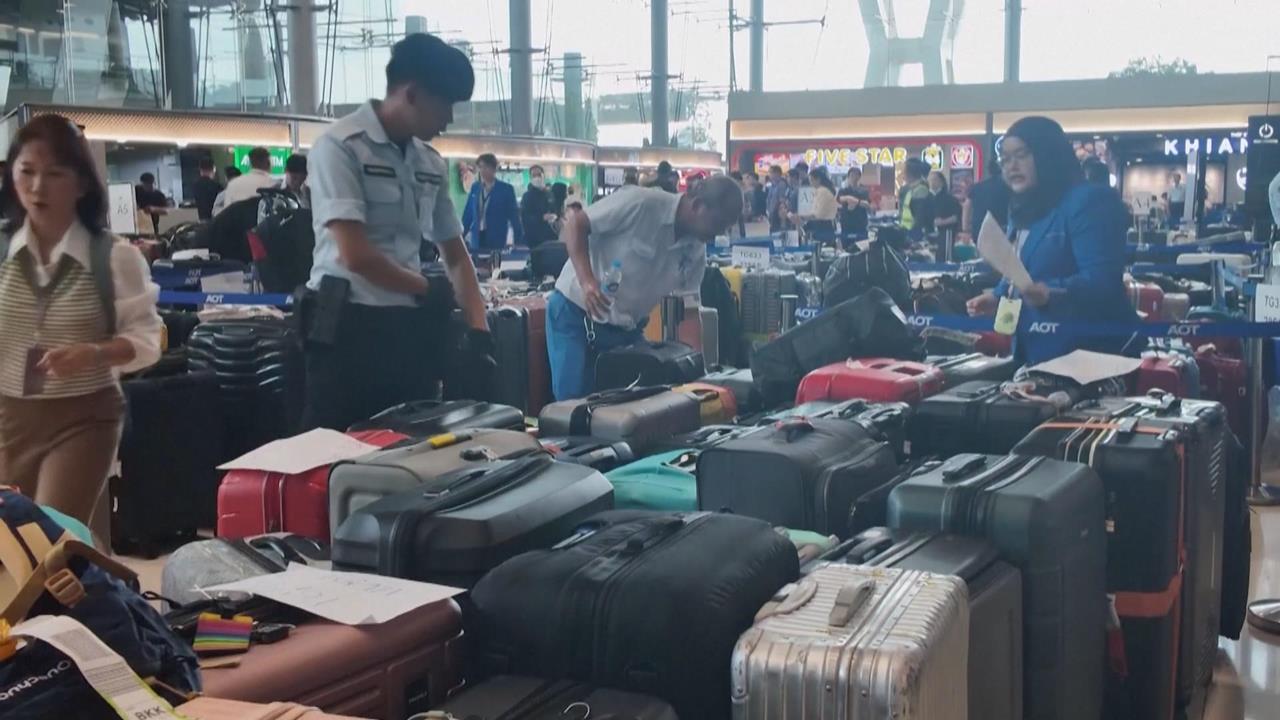 曼谷淹大水！地勤上不了班　數千件行李塞爆機場