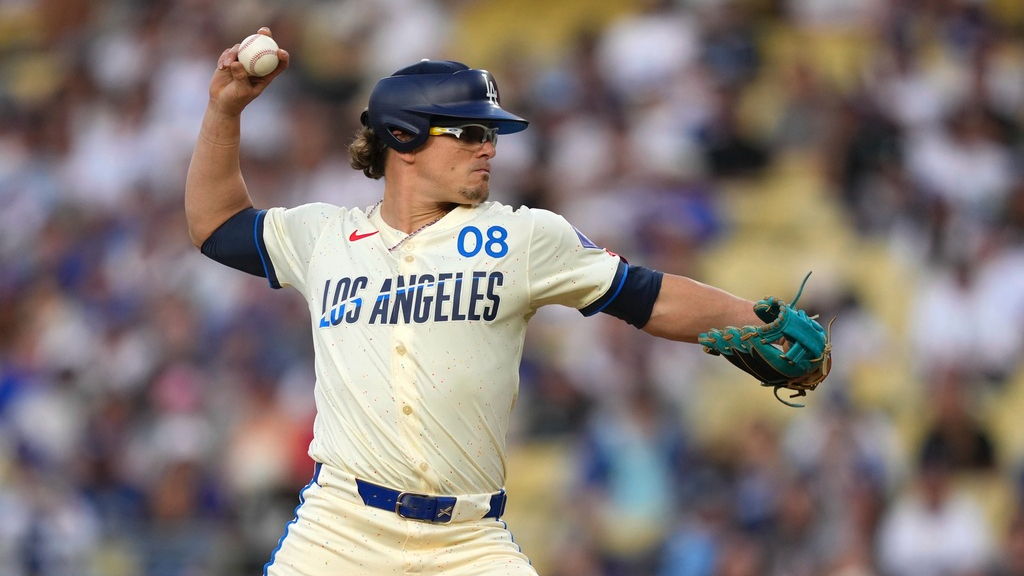 MLB(影)／道奇被打爆6局就換工具人K.赫南德茲登板！　奇特頭盔造型引發關注