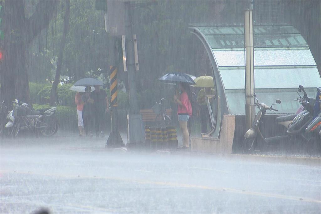 快新聞／氣象署發布「大雷雨即時訊息」　雙北、桃園民眾嚴防災情