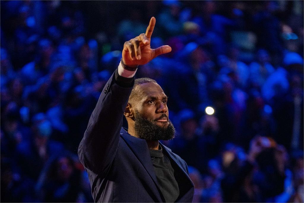 NBA／最吸金運動員！「詹皇」年撈38億台幣登全球體壇富豪榜首