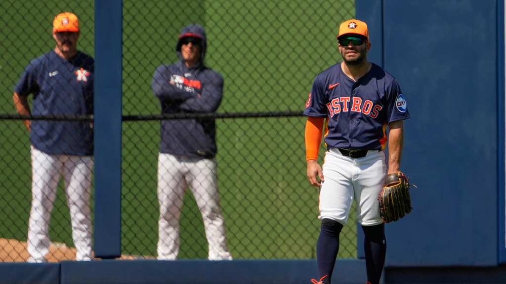 MLB(影)/你沒看錯!太空人明星二壘手「阿土伯」生涯首度移防左外野