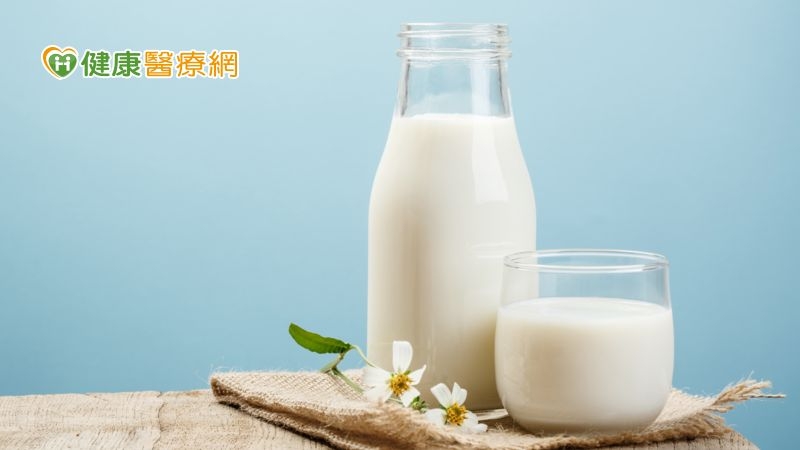 一喝牛奶就腹瀉？益生菌「這樣挑」助減緩乳糖不耐