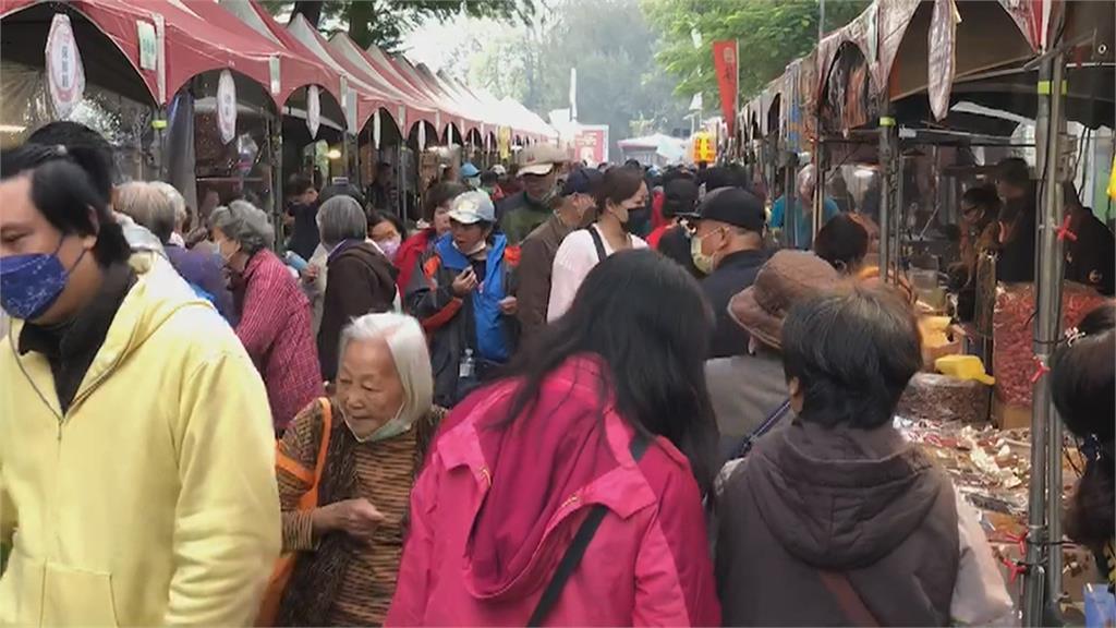 台南眷村年貨大街登場　　百攤美食、南北貨超搶手