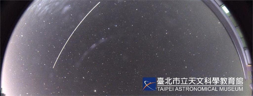 千萬要抬頭！SpaceX星鏈明清晨通過台灣　亮度與北極星相近