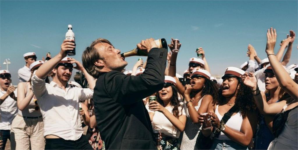 影評／最佳國際影片加持！《醉好的時光》：小酌 0.05% 酒精的自在人生，一飲而盡踏上尋回自我的旅程