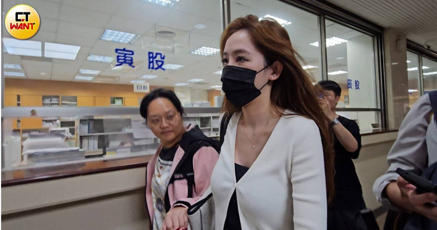 「美艷法務長」現身北院!這次沒穿短裙 出庭造型曝光