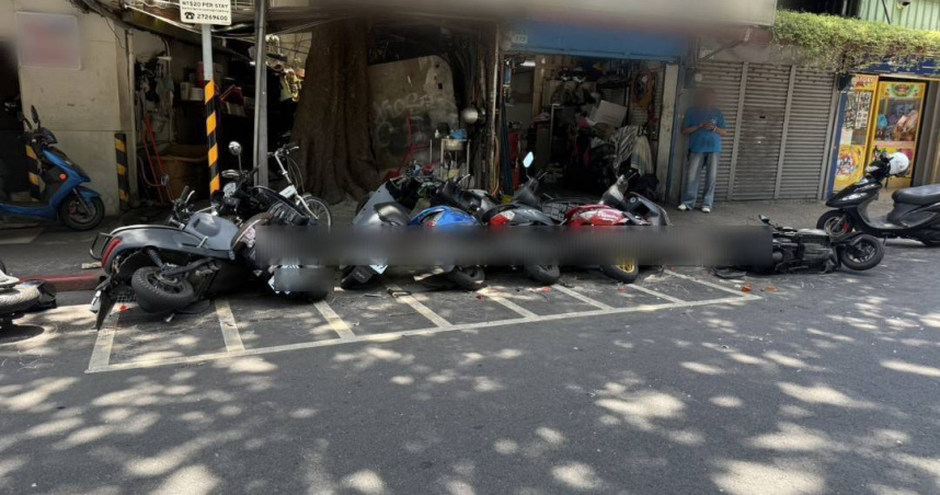 北市男松山毒駕!失控猛撞路邊機車 再波及紅燈轎車慘了