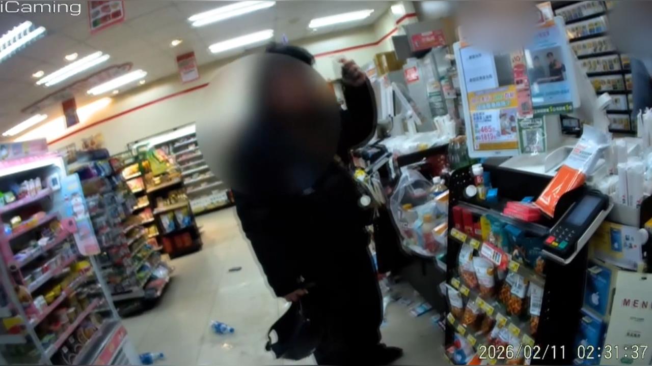 結帳疑不滿被提醒往旁移動　男子酒醉怒「丟茶葉蛋」