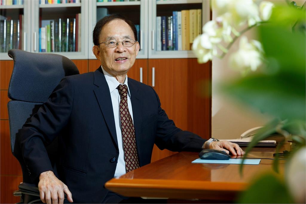 中原大學傑出校友 中研院院士李文雄榮獲總統科學獎
