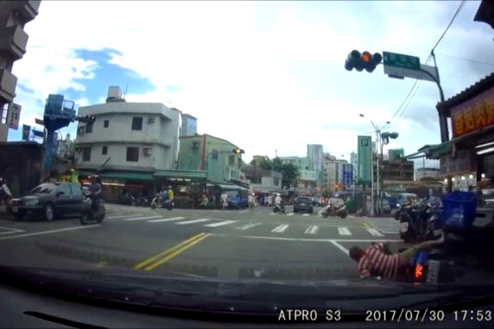 自投羅網? 騎士喝醉倒在警察面前