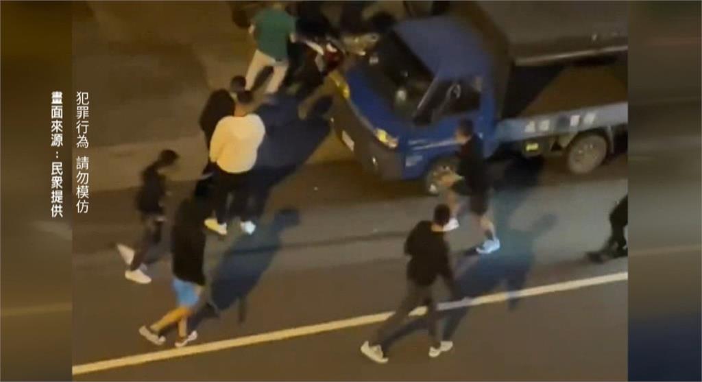 球棒隊出沒！台中１５輛路停汽機車被砸　警方以車追人鎖定嫌犯