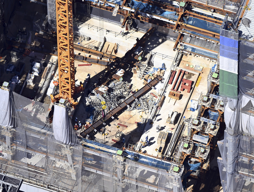東京車站旁大樓建築工地　大型鋼骨從8樓墜落「總重量達15噸」釀2死
