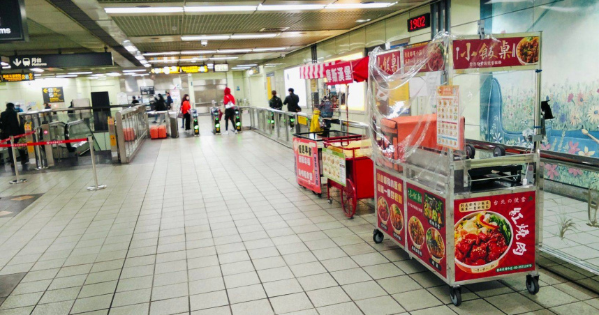 捷運禁飲食站內卻有小吃攤　他「神回覆」全場服了：毫無破綻的回應