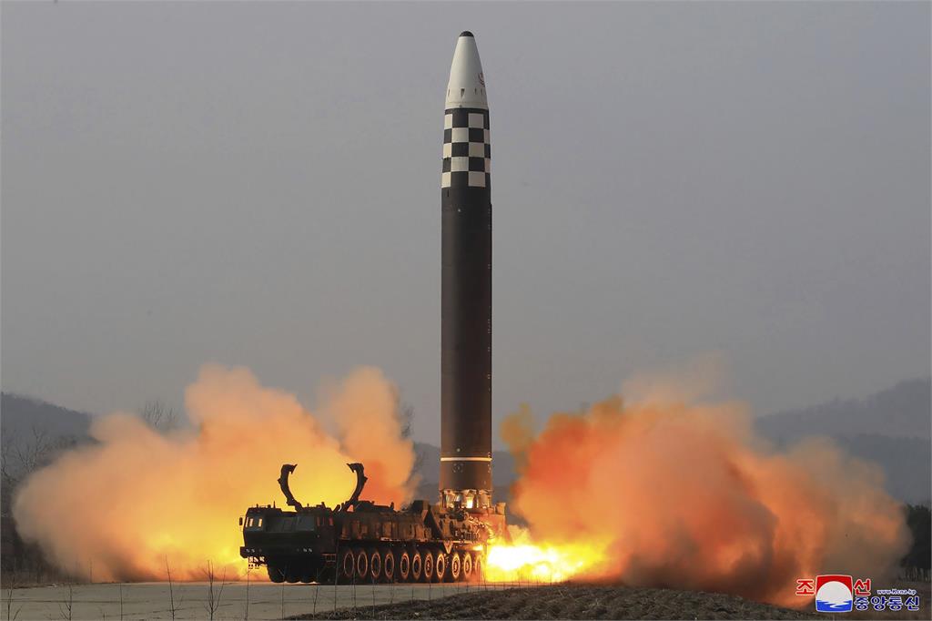 北朝鮮<em>火星</em>-17型洲際飛彈試射成功將滿1年　當局設飛彈工業日