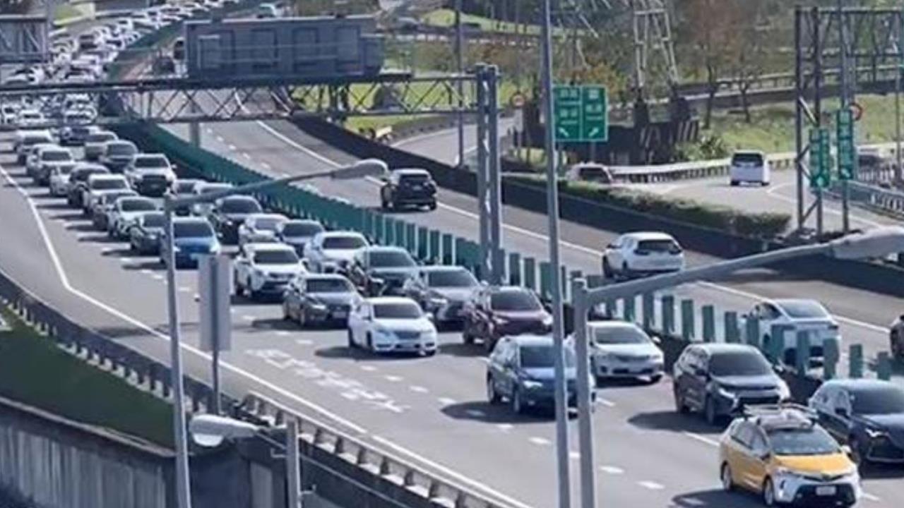 沒駕照又狂碎念、指揮!他「用1招」耳根秒清淨…網一看笑翻:姑婆晚安