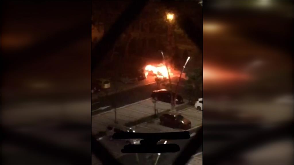 車內點菸竟爆炸！車燒成火球男爬出車外求救